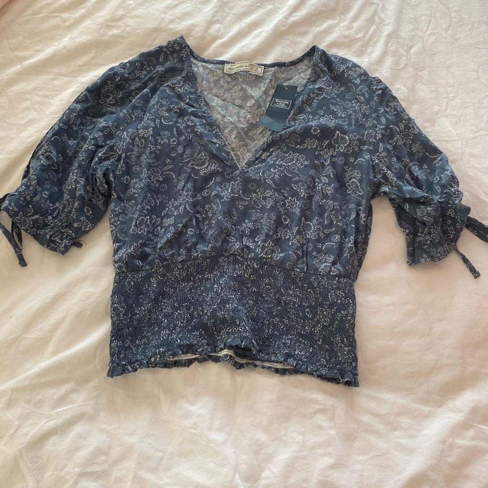 BRAND NEW Women’s Abercrombie & Fitch Top